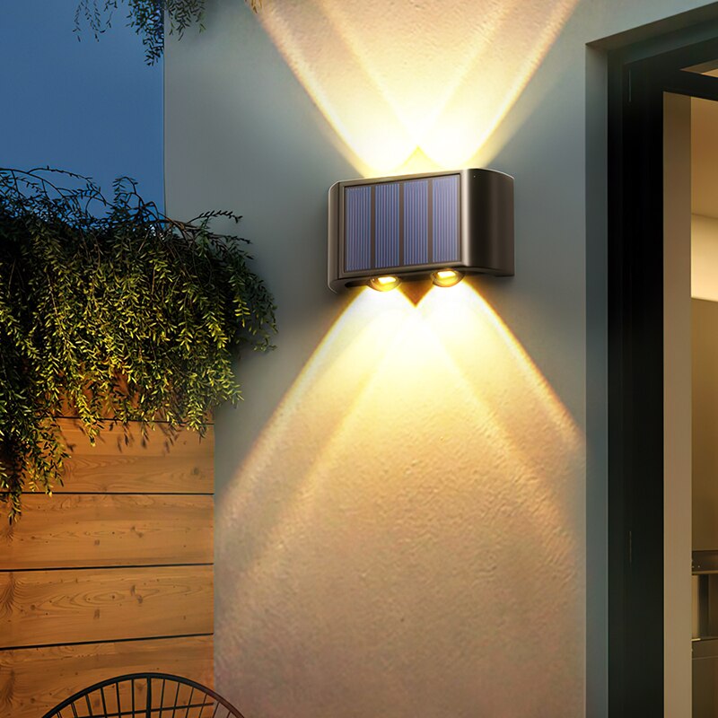 Zewnętrzne lampy słoneczne 4LE – Outdoor Lighting With Outlet recenzja i cena