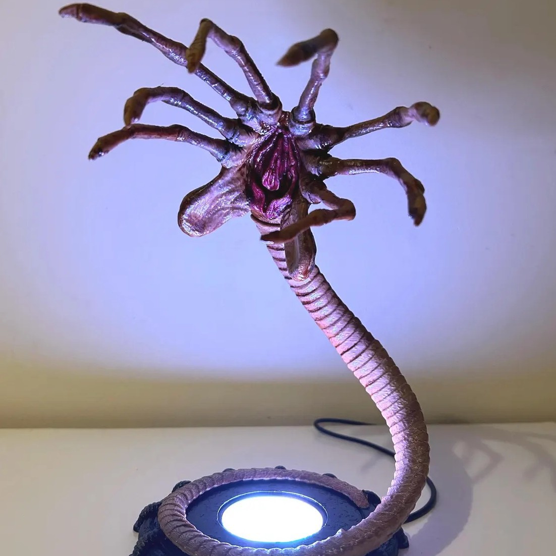 Lampka nocna Alien Facehugger, – Outdoor Lighting Halloween recenzja i cena