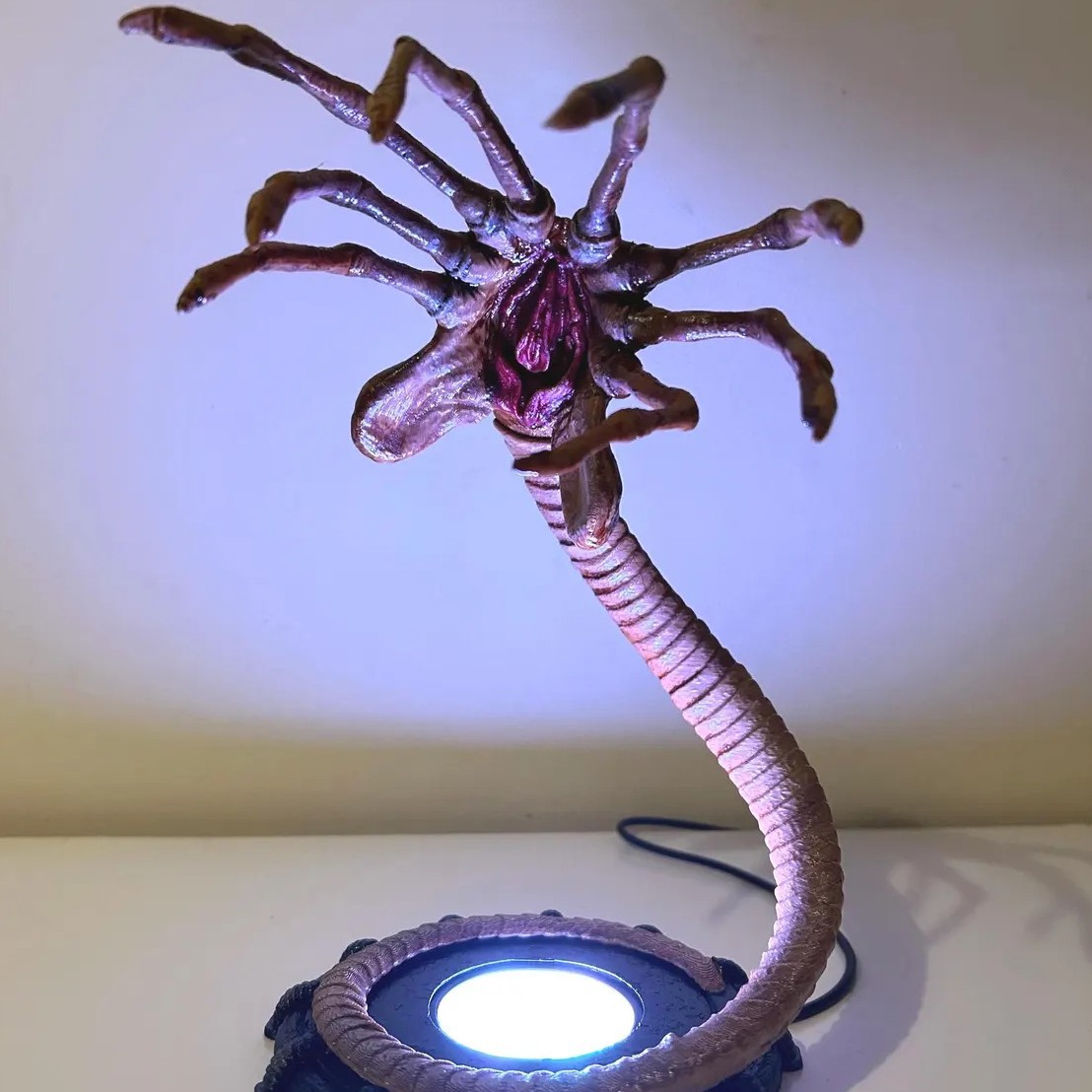 Lampka nocna Alien Facehugger, – Outdoor Lighting Halloween recenzja i cena