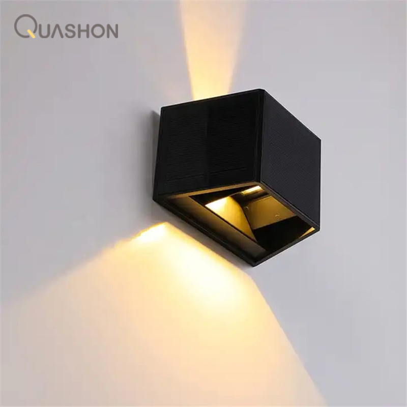 Zewnętrzna lampa LED solarna ś – Outdoor Lighting With Outlet recenzja i cena